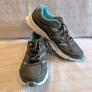 AVIA cantilever cold baby blue size 10